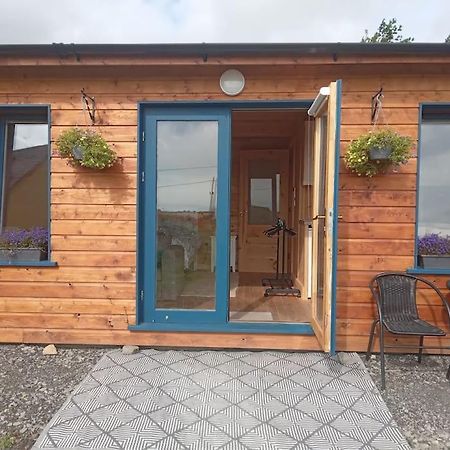 Ceaser'S Cabin Is A Cosy 1 Bedroom Cabin ลาฮินช์ ภายนอก รูปภาพ