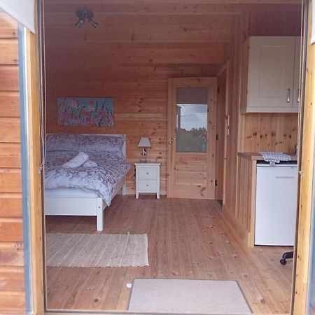 Ceaser'S Cabin Is A Cosy 1 Bedroom Cabin ลาฮินช์ ภายนอก รูปภาพ
