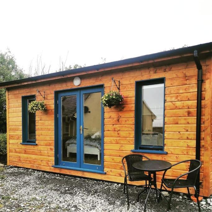 Ceaser'S Cabin Is A Cosy 1 Bedroom Cabin ลาฮินช์ ภายนอก รูปภาพ