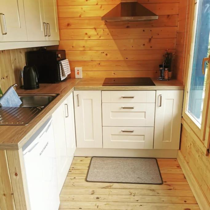 Ceaser'S Cabin Is A Cosy 1 Bedroom Cabin ลาฮินช์ ภายนอก รูปภาพ