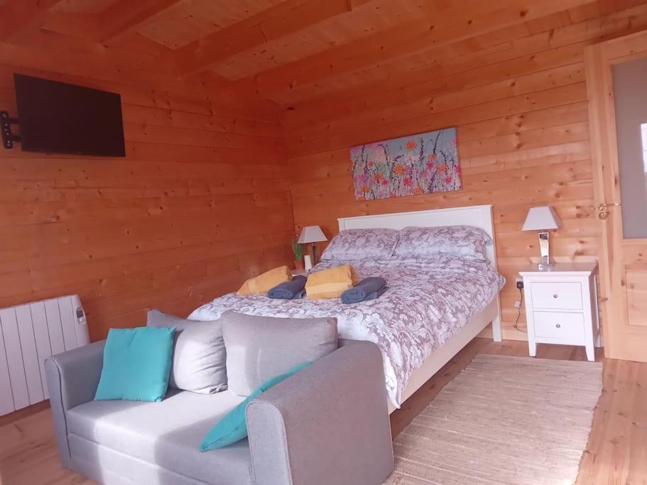 Ceaser'S Cabin Is A Cosy 1 Bedroom Cabin ลาฮินช์ ภายนอก รูปภาพ